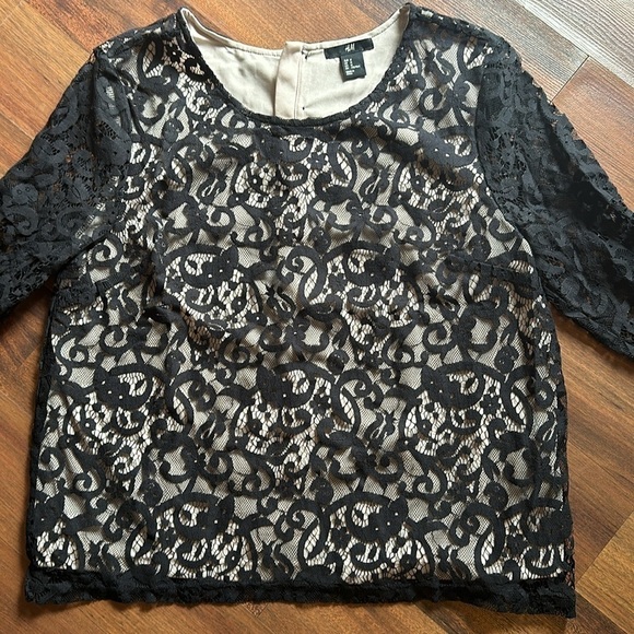 H & M Nude Black Lace Overlay Top size Medium with 3/4 sleeves - Picture 2 of 10